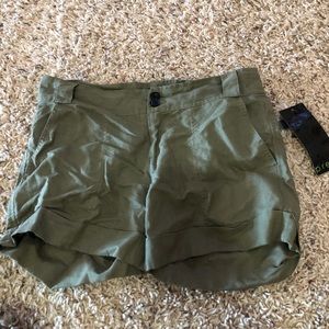 Press- Army Green Shorts - Size 4